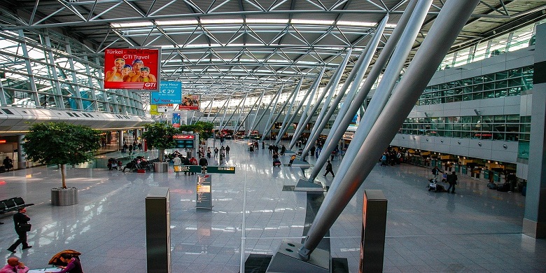 Kosma Zotowski: Nowoczesne i dobrze skomunikowane lotniska pomogą odbudować zaufanie pasażerów